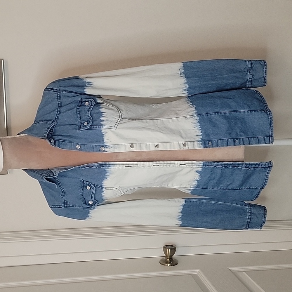 Body Central, Size L, Button Down Bleached Chambray Denim Top, Excellent Cond.